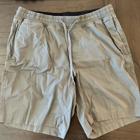 Lululemon men’s shorts - Picture 1 of 4